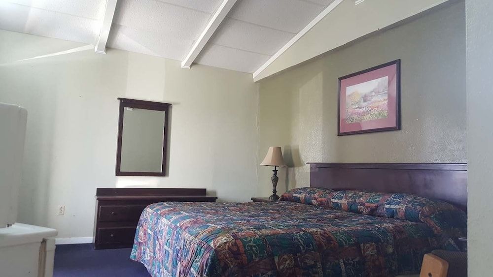 Cactus Inn and Suites - photo 8