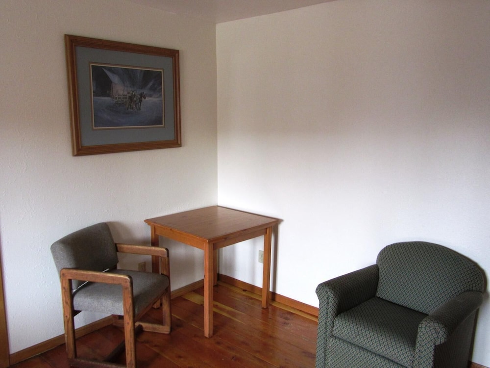 Yellowstone Country Inn - photo 37