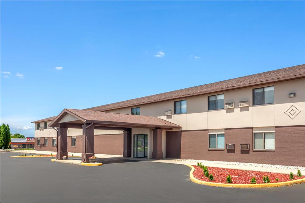 Baymont by Wyndham Oshkosh Airport - photo 4