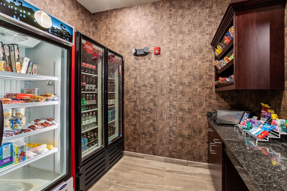 Cobblestone Hotel & Suites Little Chute - photo 42