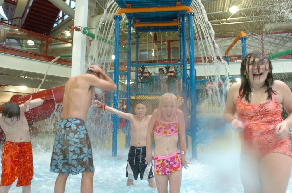 Triple Play Resort Hotel & Suites - photo 32