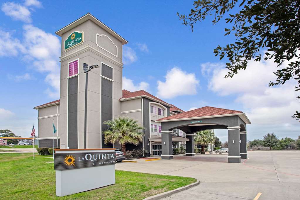 La Quinta Inn & Suites by Wyndham Fairfield TX - featured photo