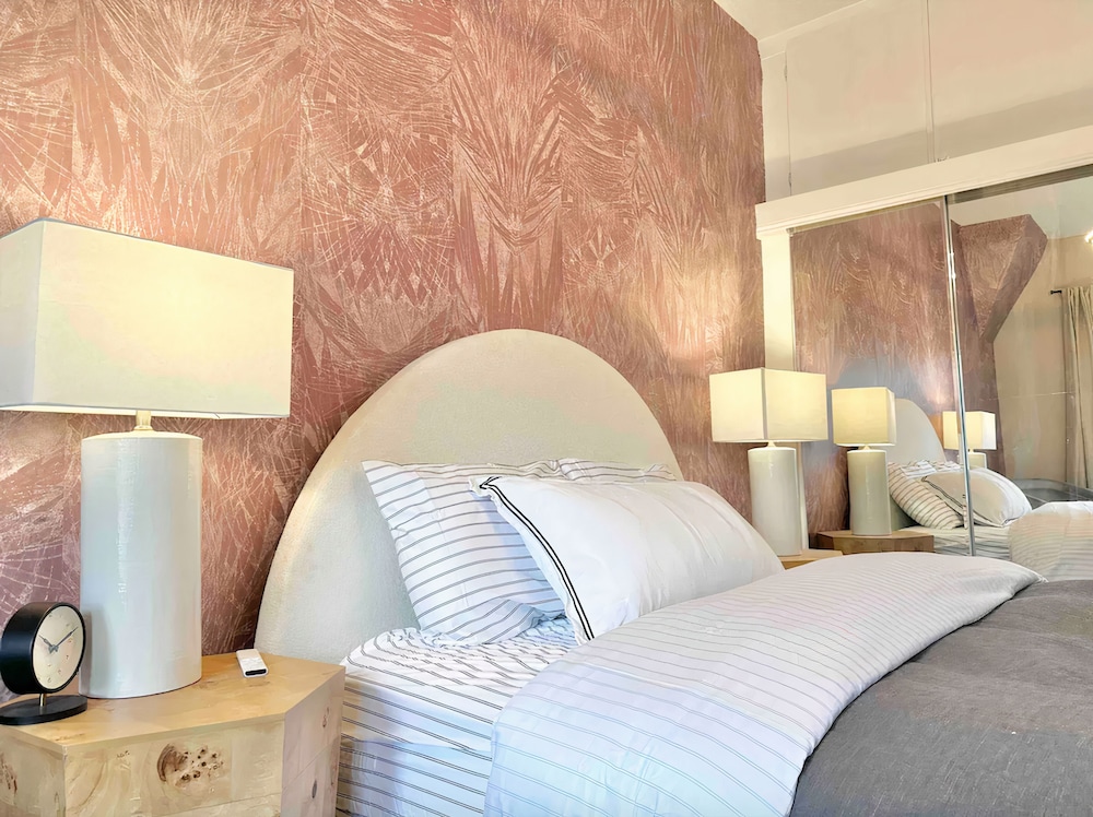 The Elliott Hotel at Highland Park - photo 17