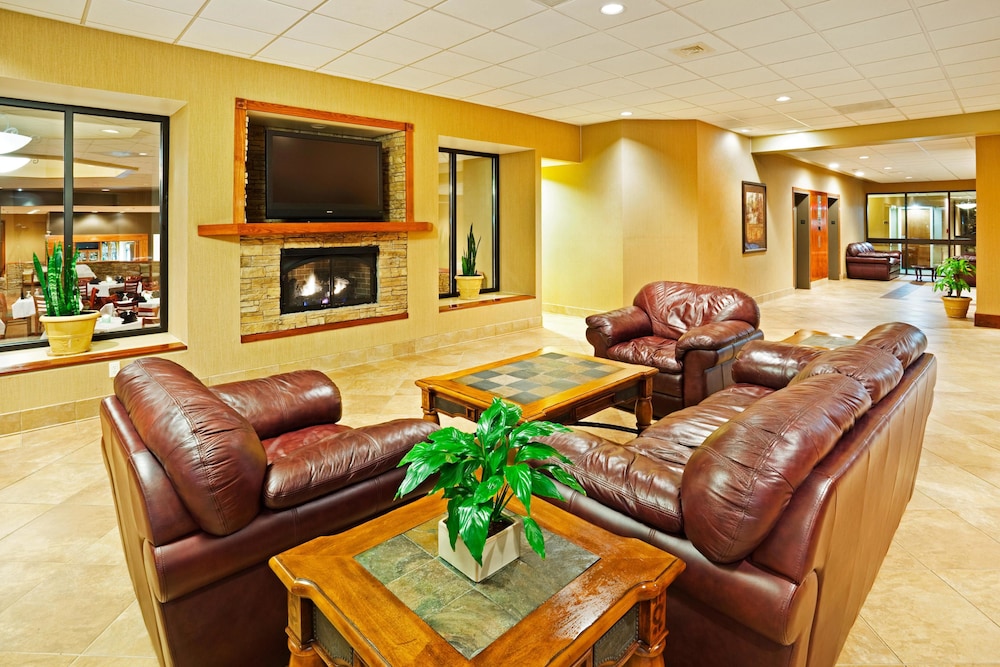 Holiday Inn an IHG Hotel - photo 5