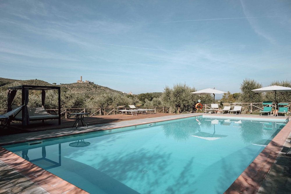 Agriturismo La Pievuccia — 4-Star Luxury Hotel in Castiglion Fiorentino, Italy