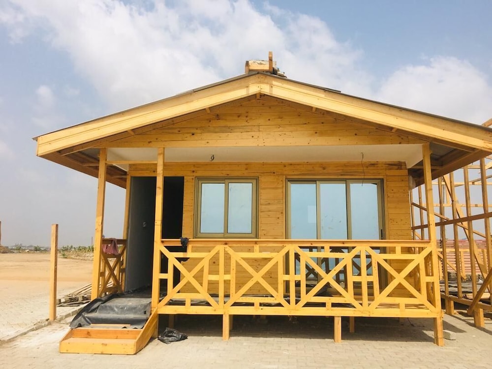 Mayorca Beach Flex - carbon neutral hotel in Accra