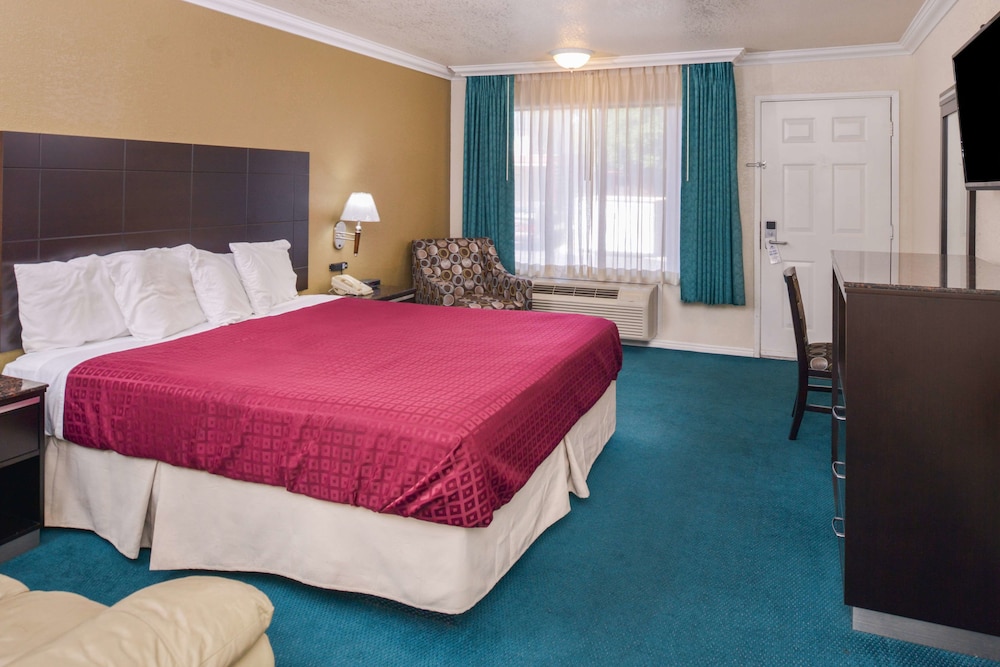 Atascadero Inn - photo 8