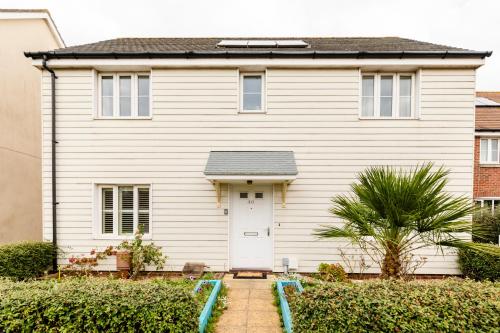 Jungle House — 4-Star Luxury Hotel in Chichester, United Kingdom
