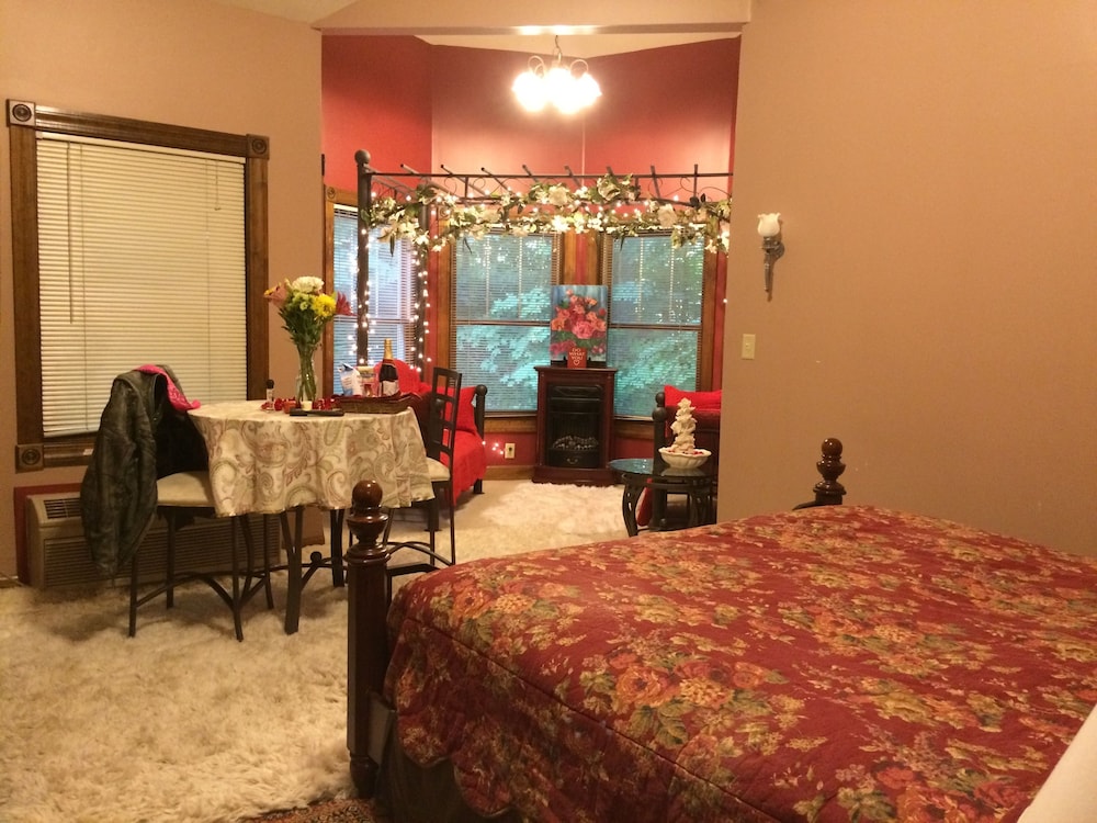 Spruce Hill Inn and Cottages - photo 4