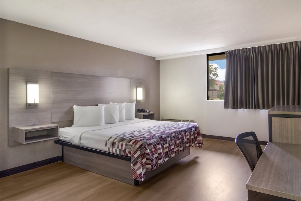 Red Roof Inn & Suites Brunswick I 95 - photo 2