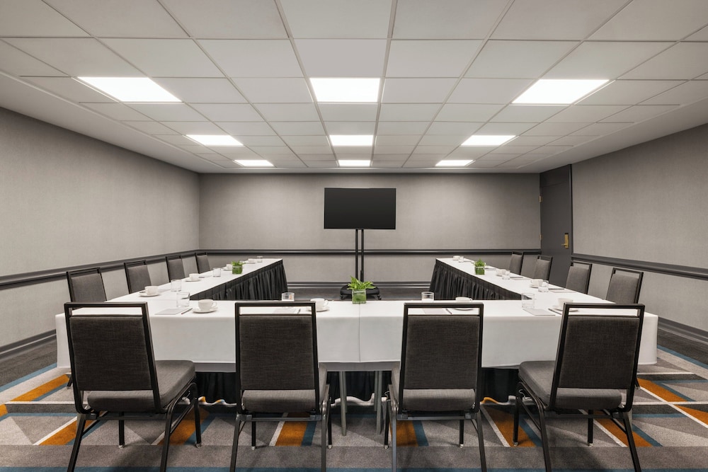 Crowne Plaza Louisville Airport Expo Ctr by IHG - photo 115
