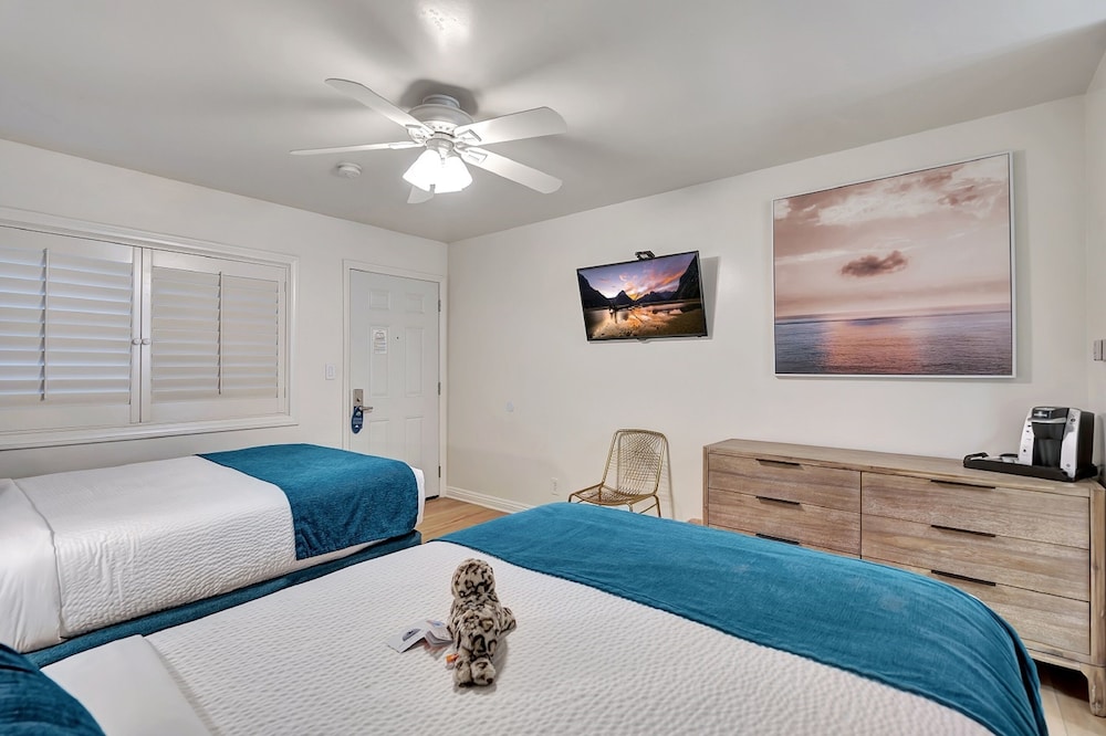 Santa Monica Hotel - photo 17