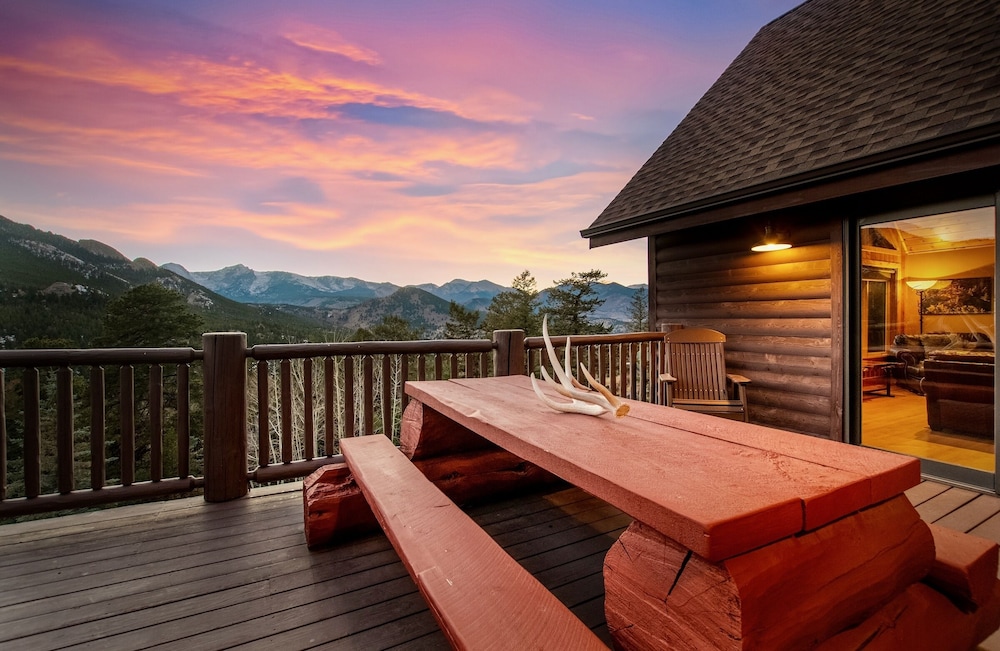 Awestruck Luxury Vacation At Windcliff 3 Bedroom Home by RedAwning — 4-Star Luxury Hotel in Estes Park, United States