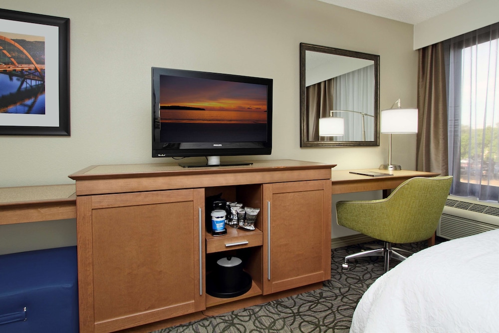 Hampton Inn Austin Airport Area South - photo 12