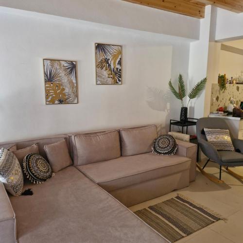 Ivoni Family House — 4-Star Luxury Hotel in Perivoli, Greece