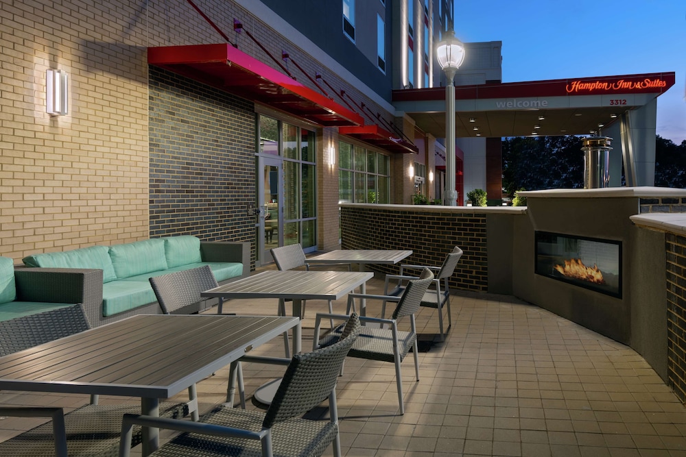 Hampton Inn & Suites Atlanta Buckhead Place - photo 39
