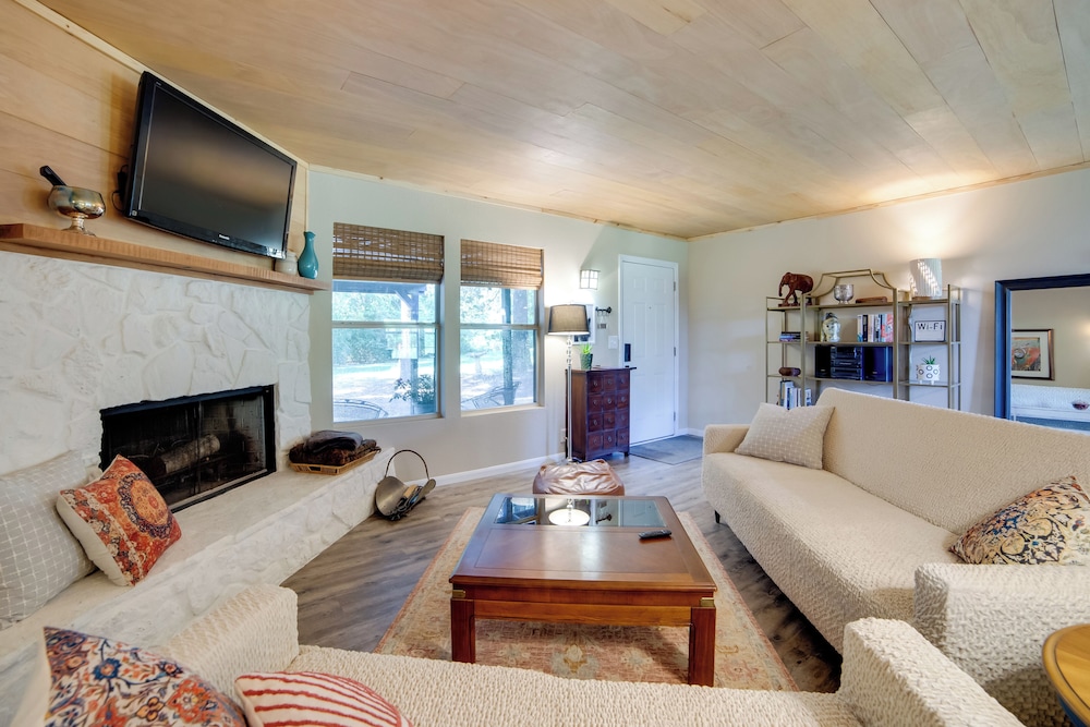 Secluded Getaway on 10 Acres in The Piney Woods — hotel in Winnsboro