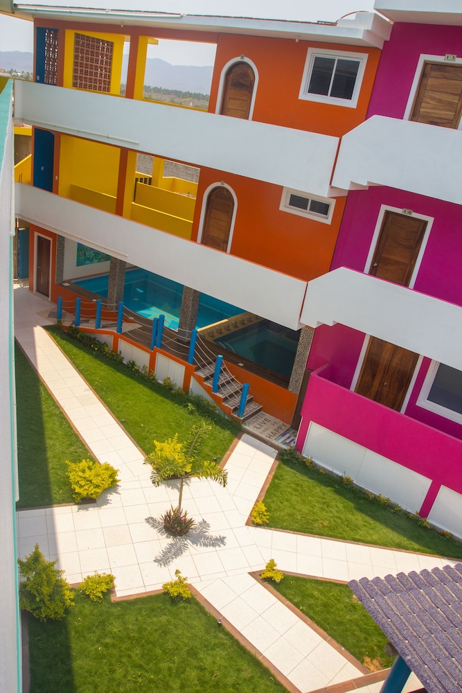 Hotel Happy Beach in Ixtapa-Zihuatanejo, Mexico