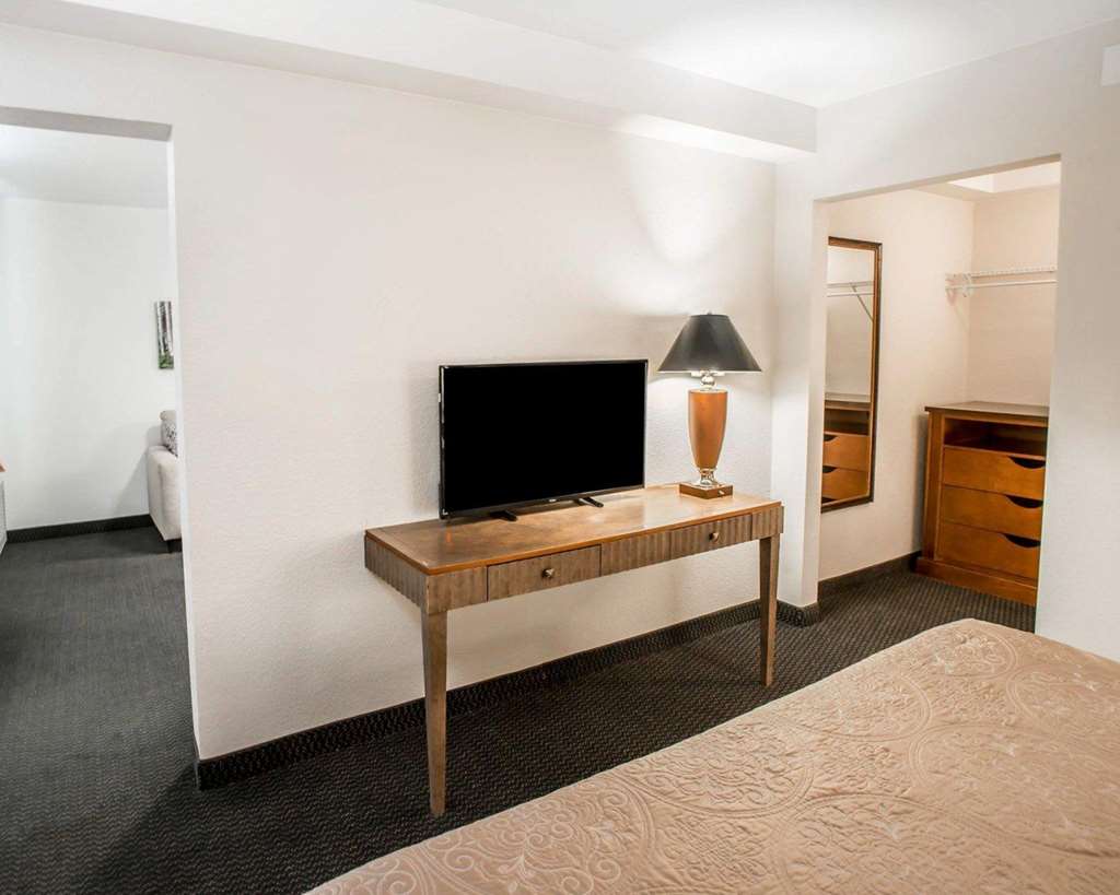 Rodeway Inn Greeley - photo 19