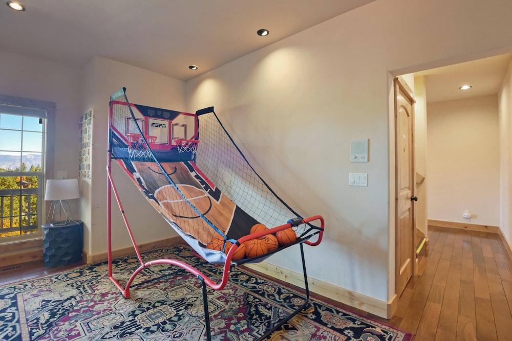 Hilltop Hideaway w Game Room & Forest Views - photo 24