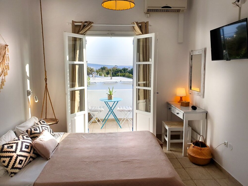 Fisheye Rooms in Paros, Greece