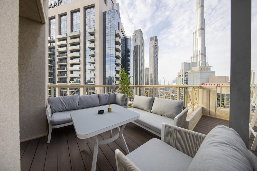 Fountain View Signature Residence With Terrace 135 SQM — 4-Star Luxury Hotel in Dubai, United Arab Emirates