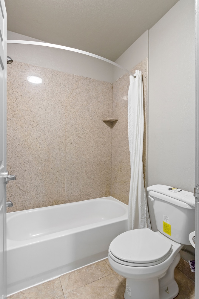 Regency Inn Near Boardwalk & Hurlburt Field - photo 20
