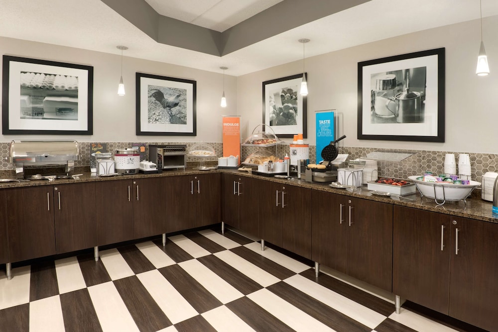 Hampton Inn Appleton Fox River Mall Area - photo 23