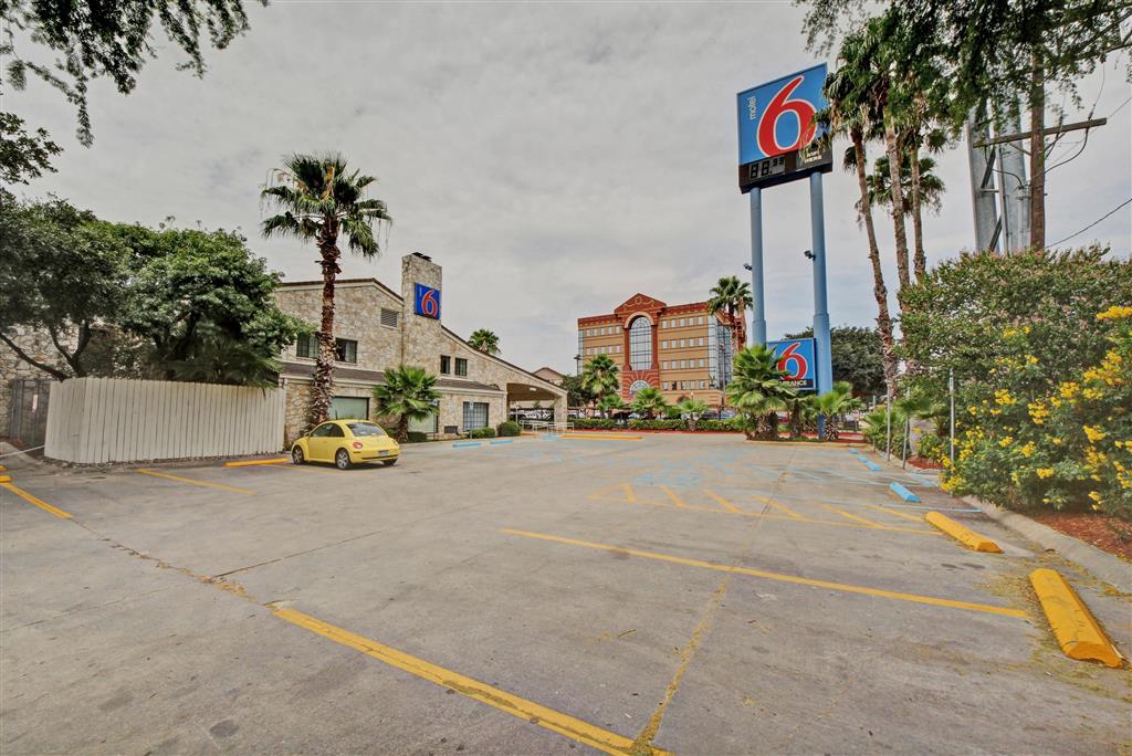 Motel 6 San Antonio TX Downtown Market Square - featured photo
