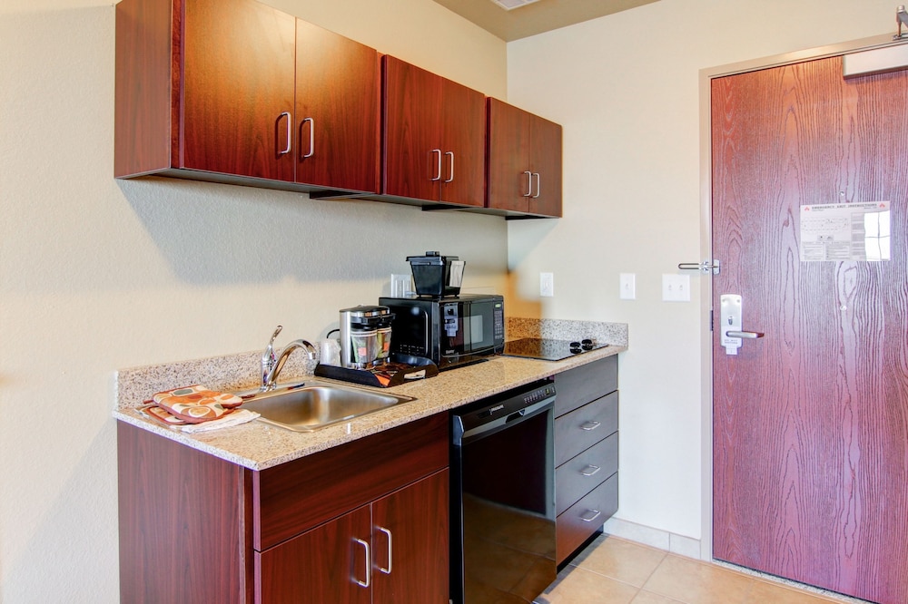 Cobblestone Inn & Suites Steele - photo 14