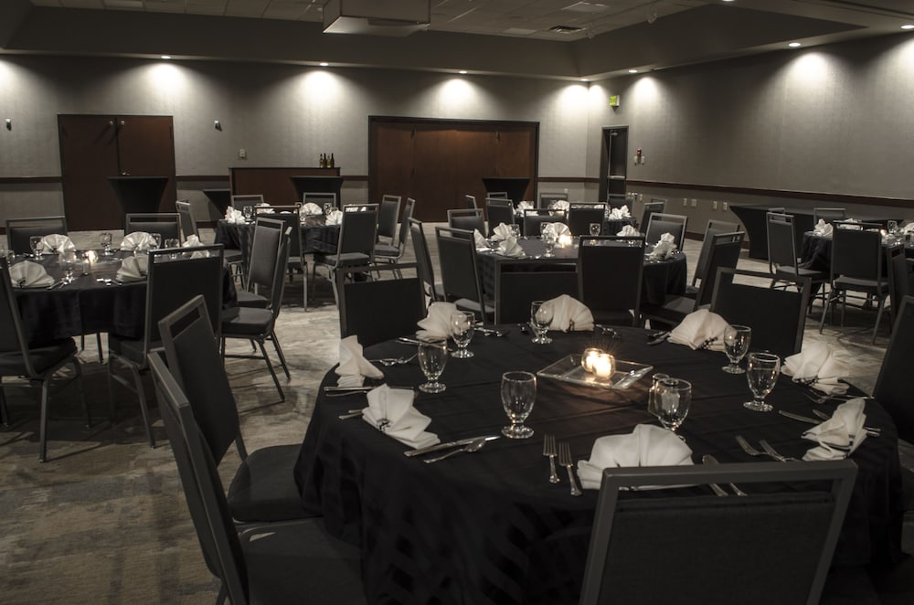 Holiday Inn Fargo by IHG - photo 74