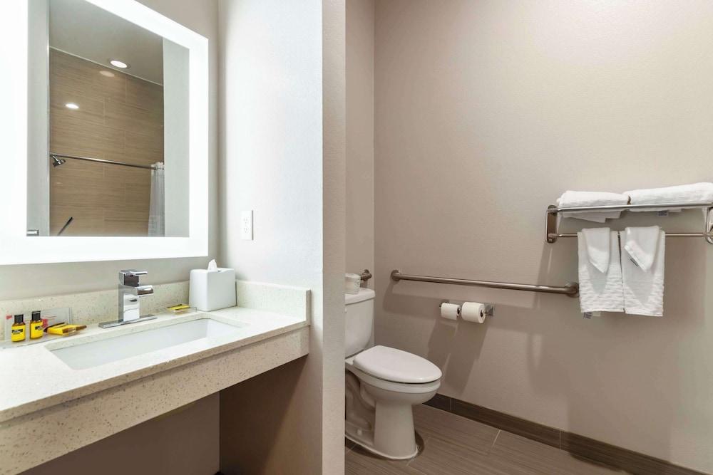 Best Western Plus Pleasanton Hotel - photo 17