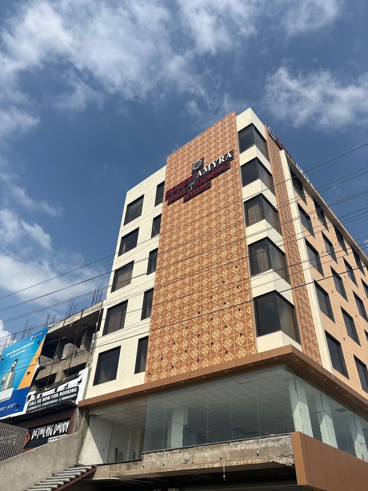 Hotel Amyra in Kota, India