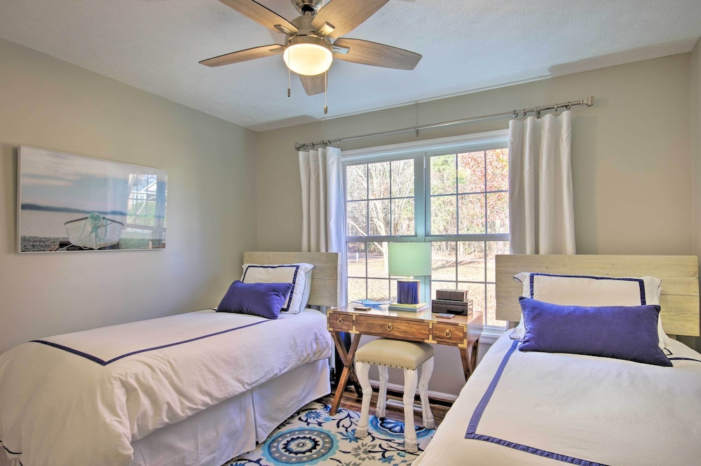 Waterfront Retreat w Dock & Deck on Lake Murray — hotel in Leesville