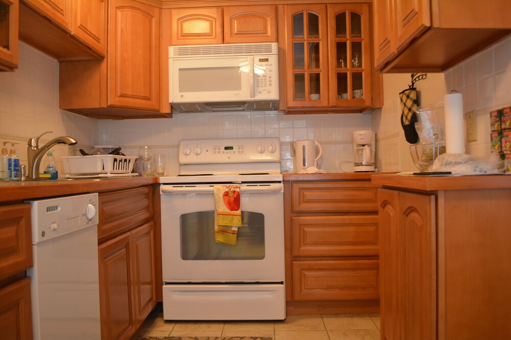 Sunny Westlake Suites by Metro - photo 28