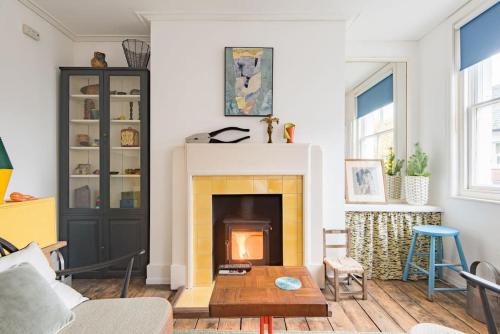Folkestone Terrace quirky vibe holiday home — 4-Star Luxury Hotel in Folkestone, United Kingdom