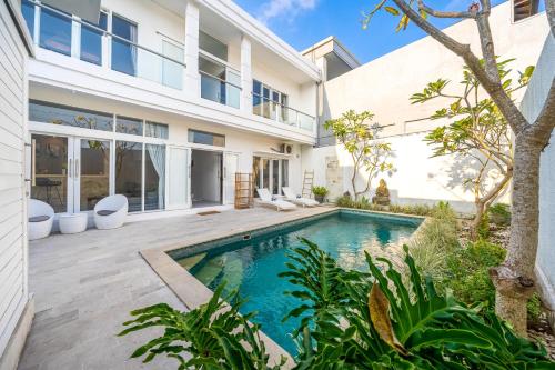 Bright Modern 3BR Villa in Canggu — 4-Star Luxury Hotel in Canggu, Indonesia