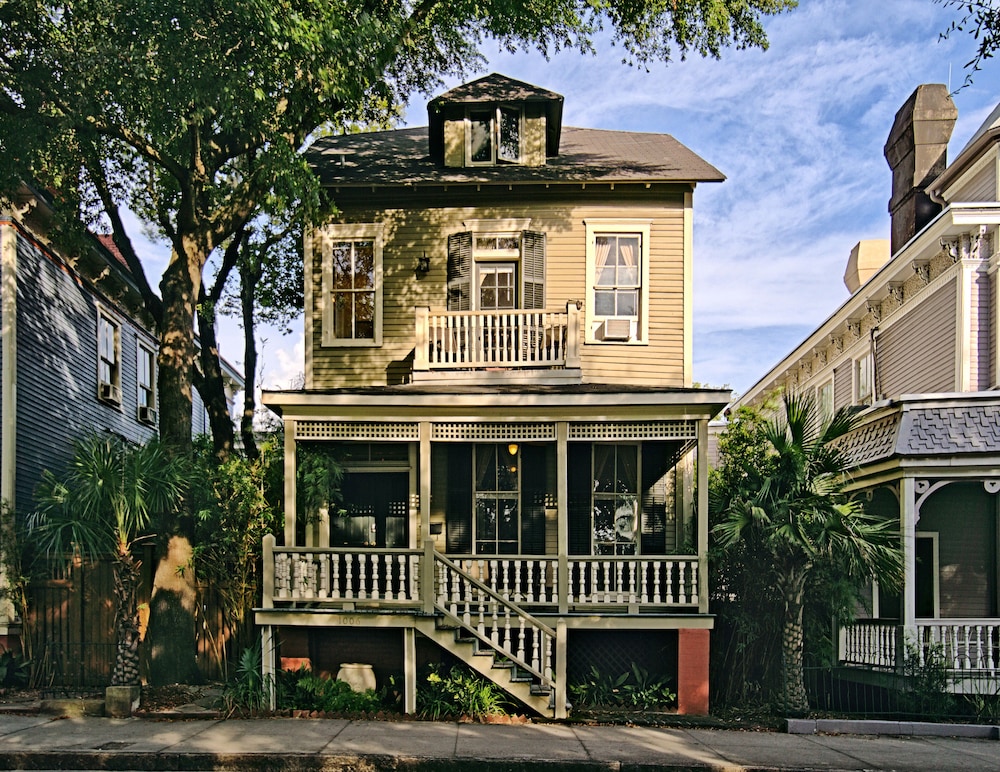 3 BR Victorian Stunner on Forsyth Park Savannah — 4-Star Luxury Hotel in Savannah, United States