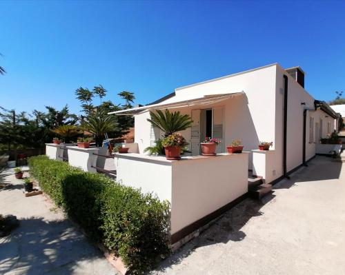 Casa Vacanze Villa Tropia — 4-Star Luxury Hotel in Naro, Italy