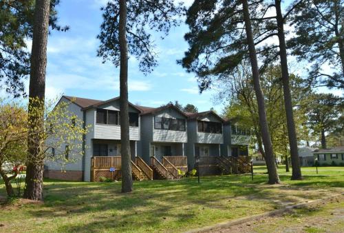 Gone Coastal Pet friendly with screened porch in Chincoteague, United States