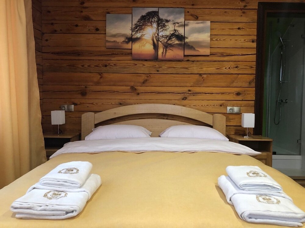 Golden Nest — hotel in Yablunytsya