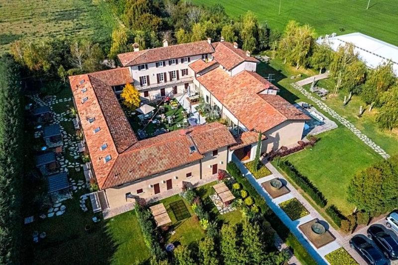 Atena Dolce Vita in Brescia, Italy