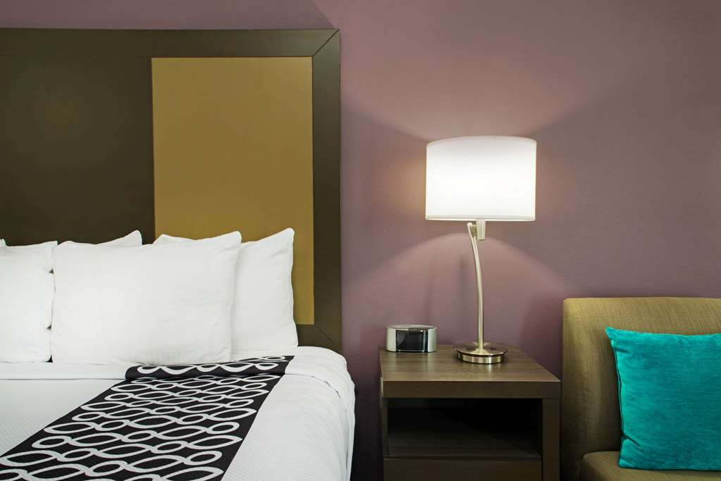 La Quinta Inn & Suites by Wyndham Lake Charles Westlake - photo 11