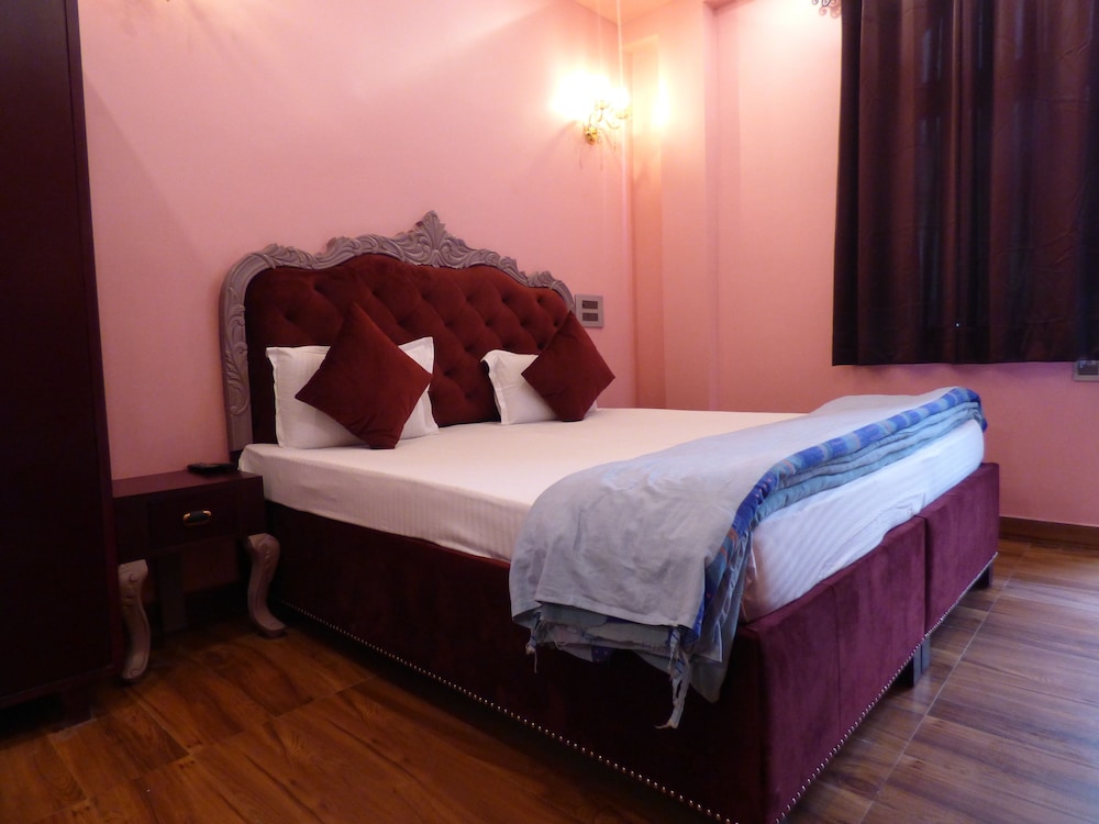Maya Hotel & Restaurant — hotel in Agra