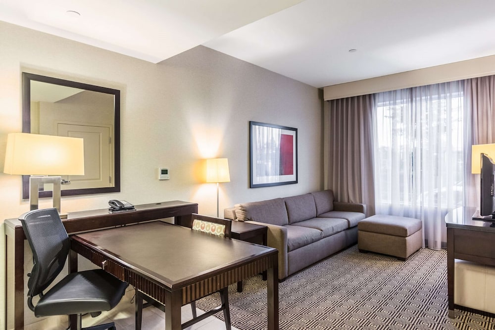 Embassy Suites Newark Airport - photo 12