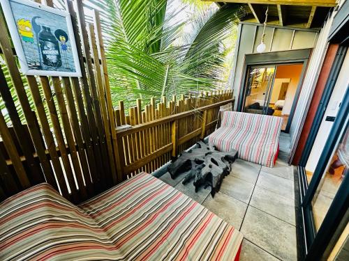 Saline pied dans l eau — 4-Star Luxury Hotel in Saint-Paul, Réunion