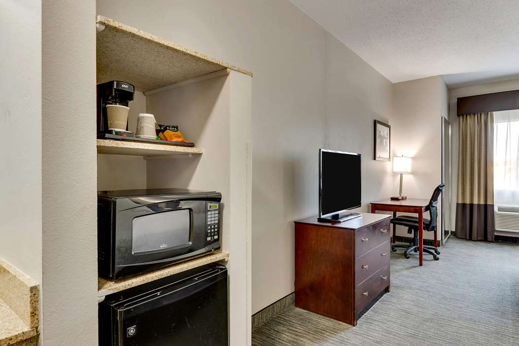 Best Western Plus University Inn & Suites - photo 21