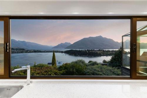QT Paradise: Panoramic Views & Elegant Comfort in Queenstown, New Zealand