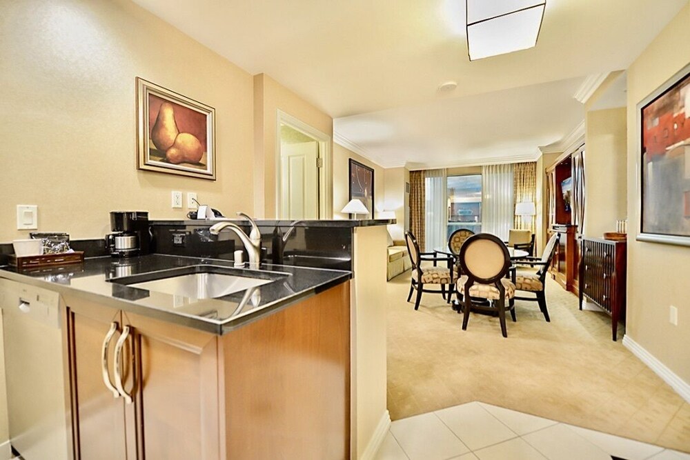 ABZ Signature Suites - photo 21