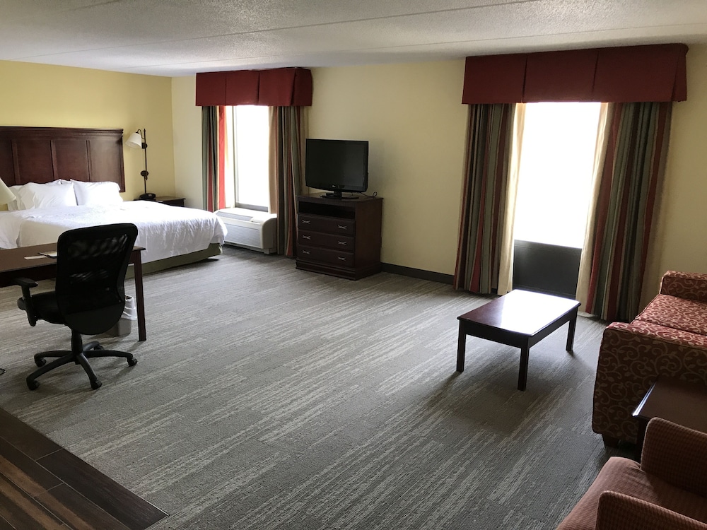 Hampton Inn & Suites Lamar - photo 18